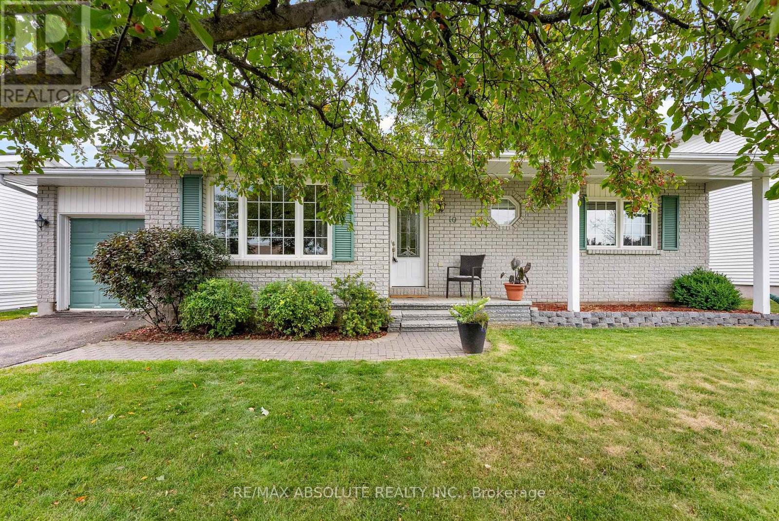10 Maple Dr, Arnprior, ON K7S 3V3