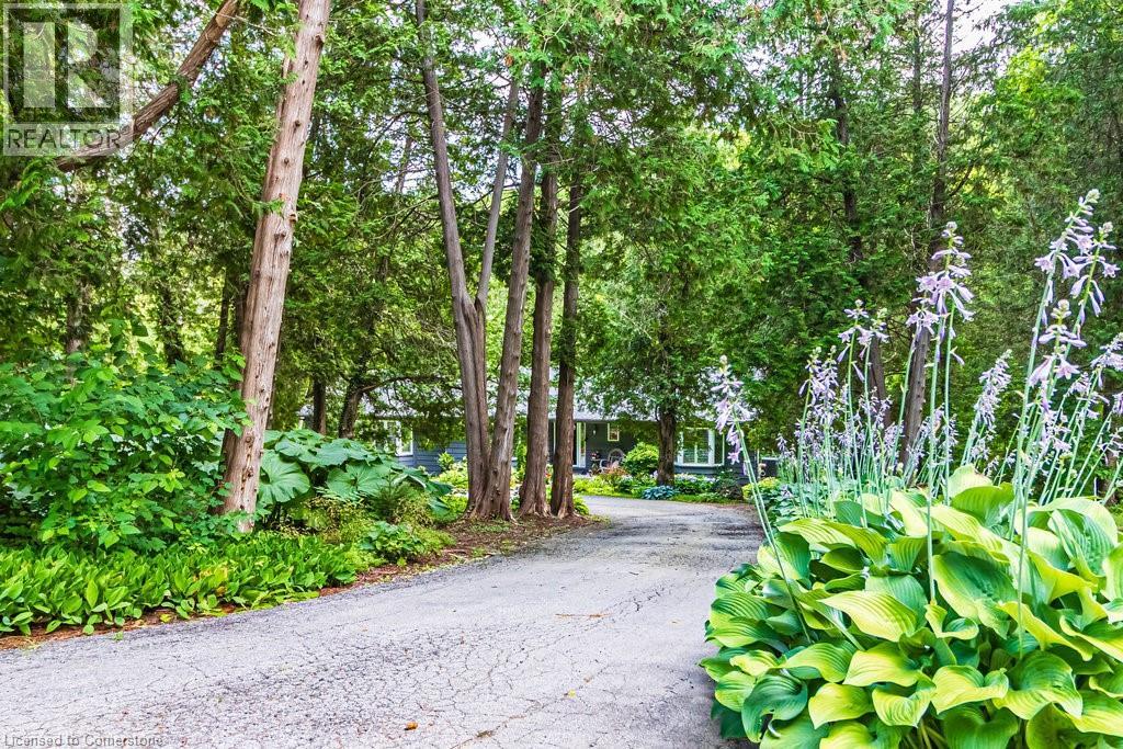 6087 Cedar Springs Rd, Burlington, ON L7P 0C4