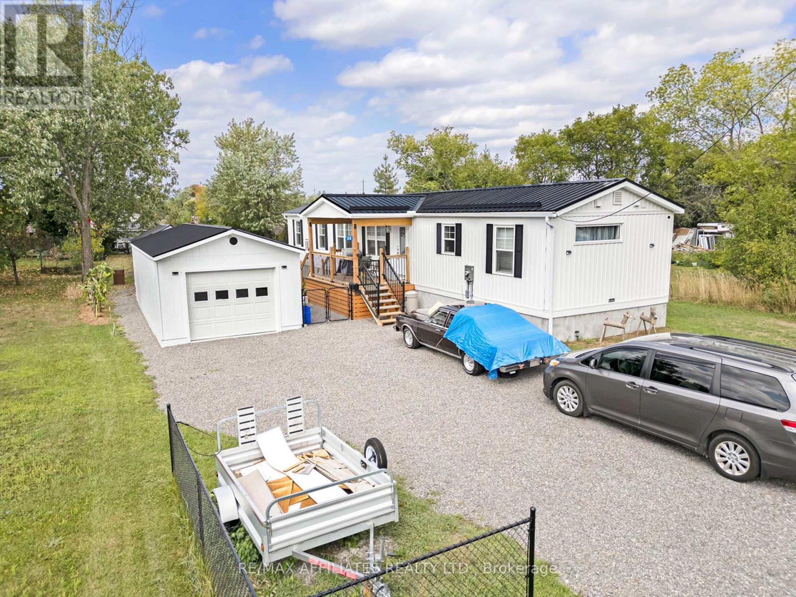 36 Second St, Smiths Falls, ON K7A 3H2