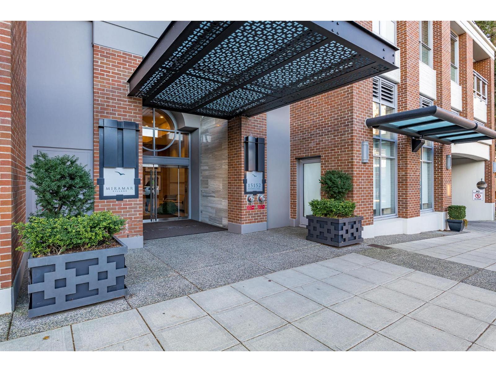 15152 Russell Avenue Unit 404, White Rock, BC V4B 0A3