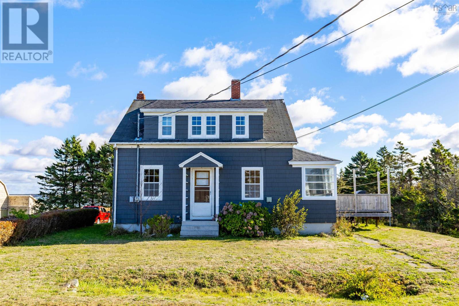 41 School St, Lower West Pubnico, NS B0W 2C0