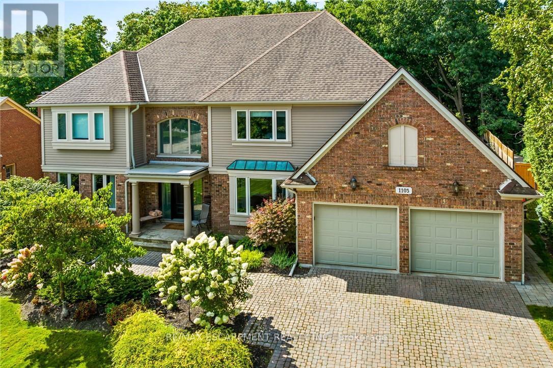 1103 Crofton Way, Burlington, ON L7P 4X1