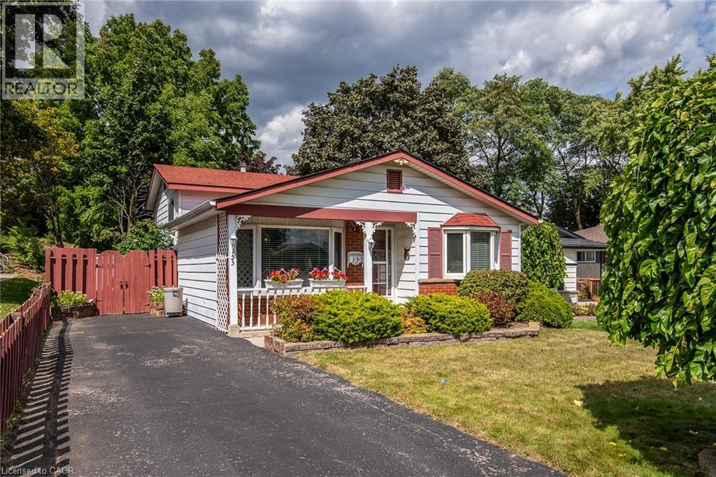 153 Pinedale Dr, Kitchener, ON N2E 1K2