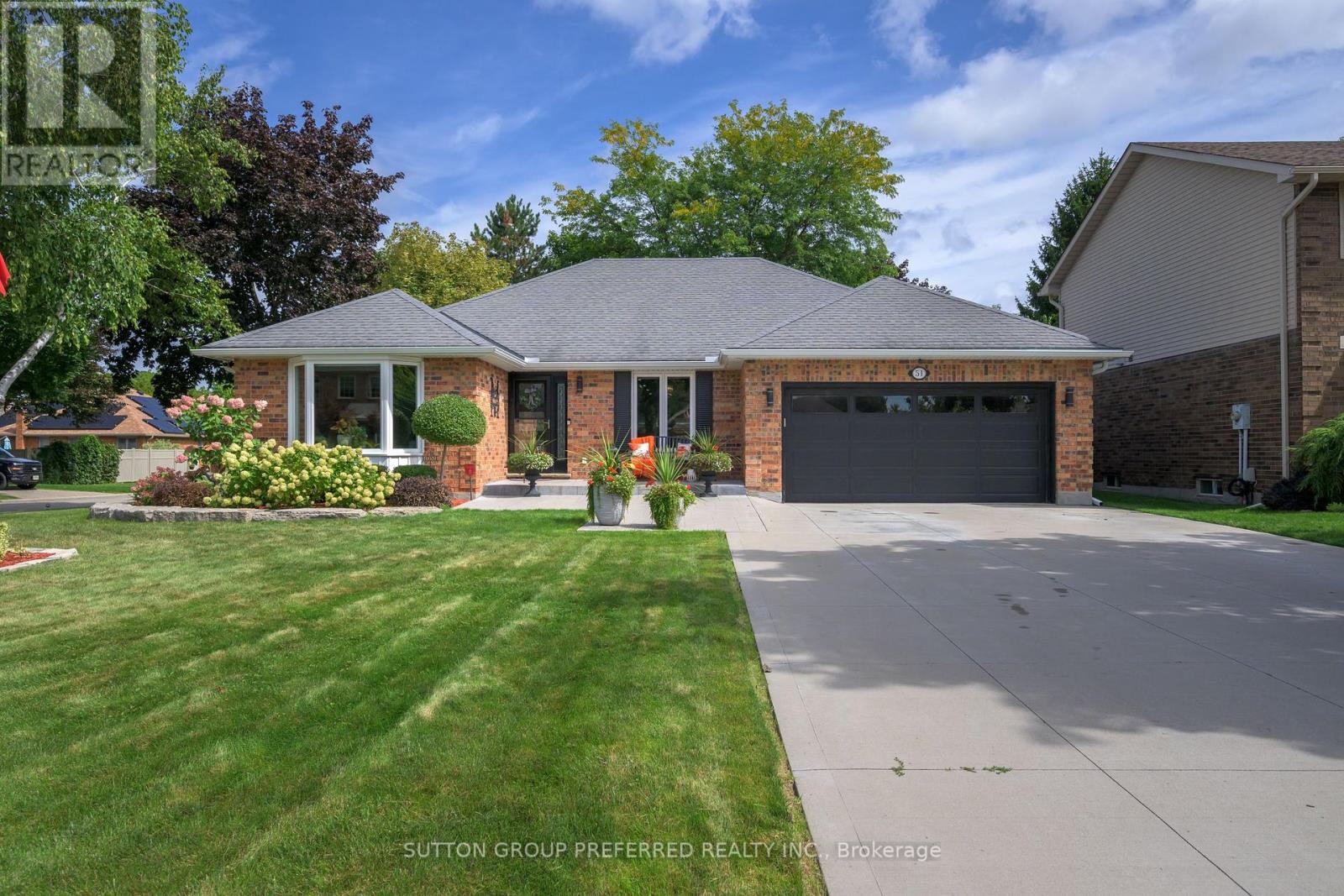 51 September Cres, London, ON N6K 3Y6