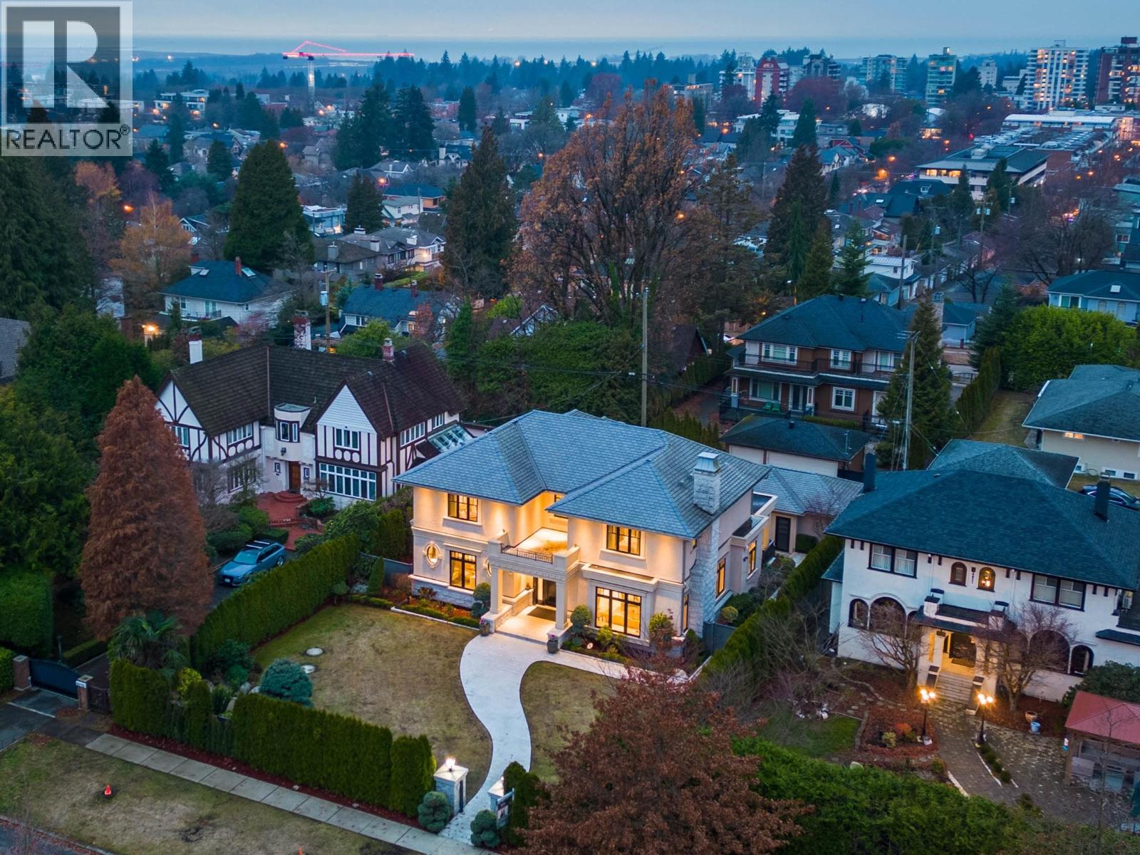 5755 Angus Dr, Vancouver, BC V6M 3N7