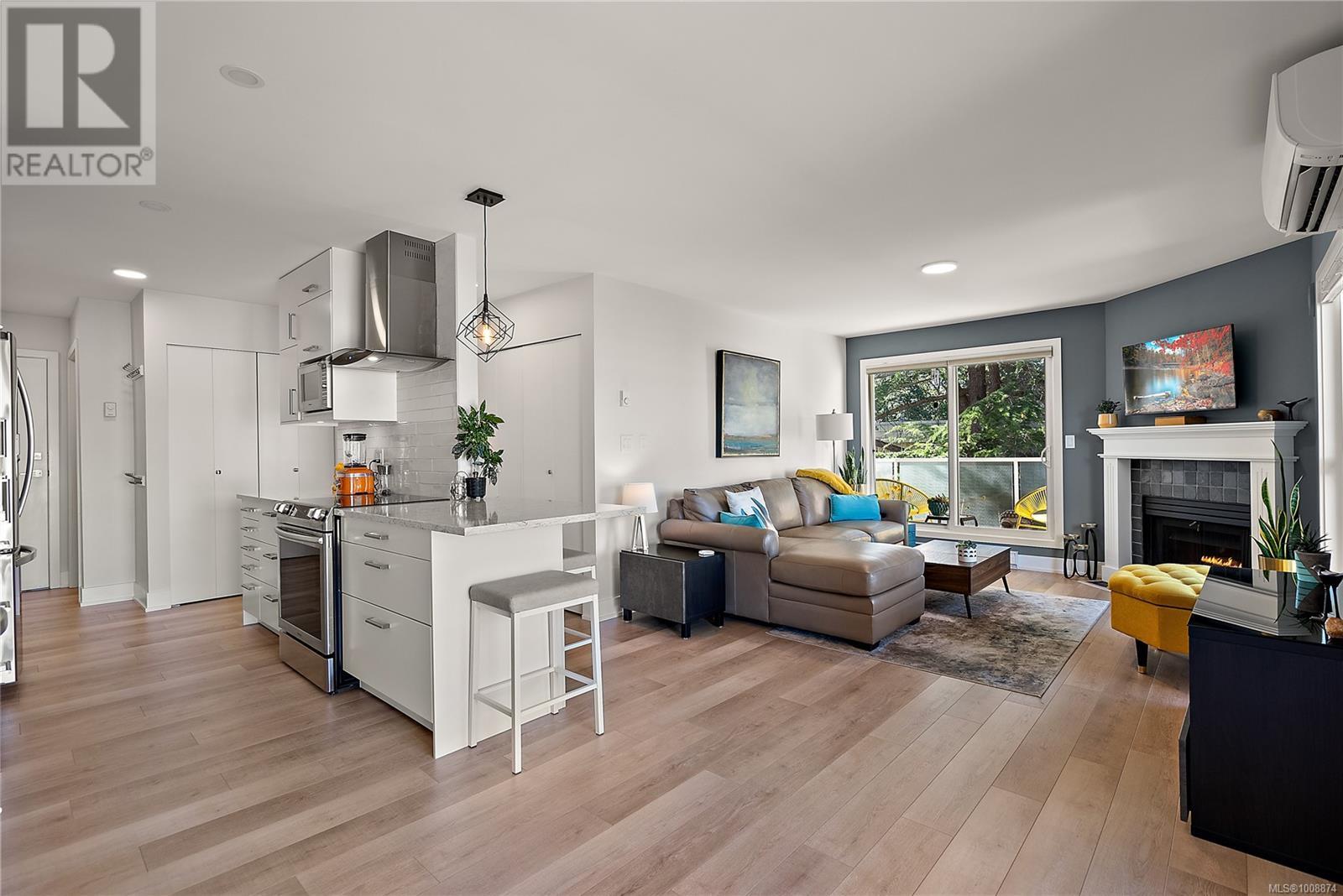 2529 Wark St Unit 411 St, Victoria, BC V8T 4G7