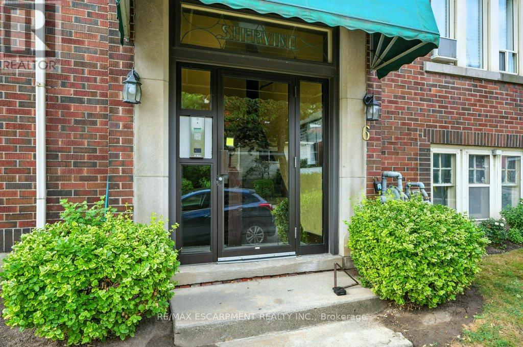 18 6 Vineland Ave, Hamilton, ON L8M 1R4