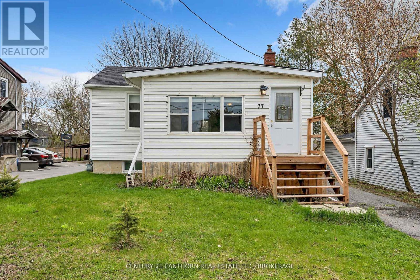 77 Portsmouth Ave, Kingston, ON K7M 1V4