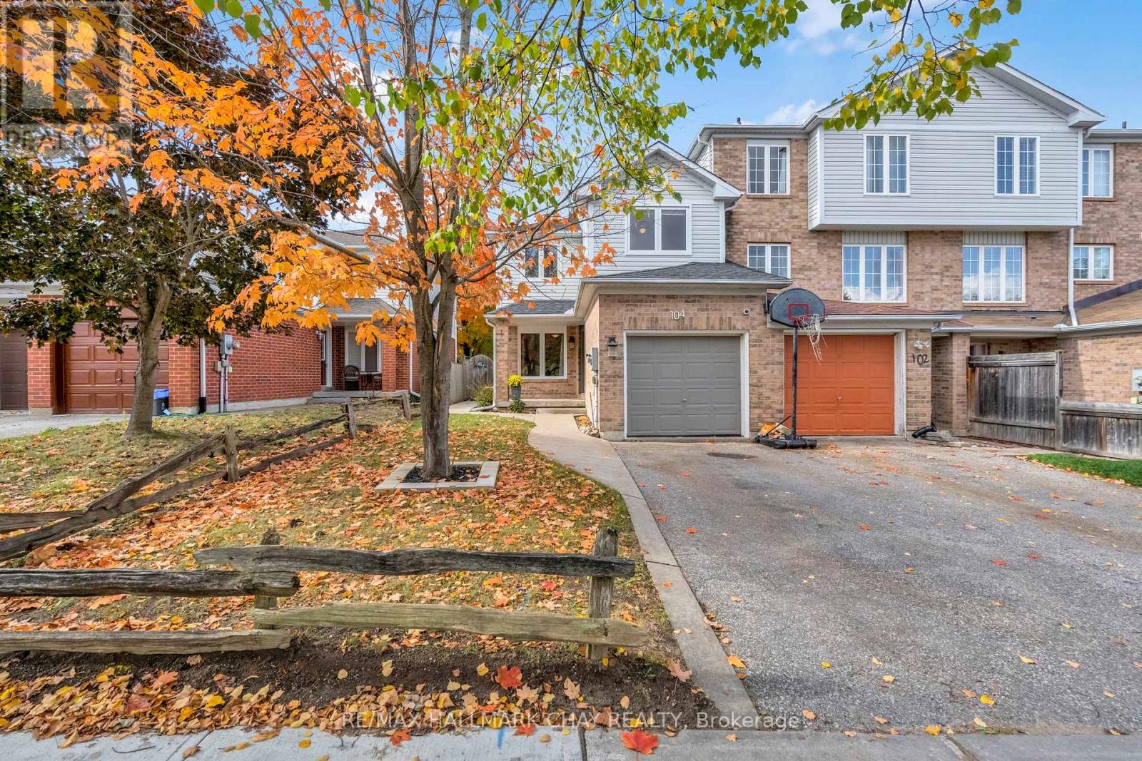 104 Pickett Cres, Barrie, ON L4N 8B9