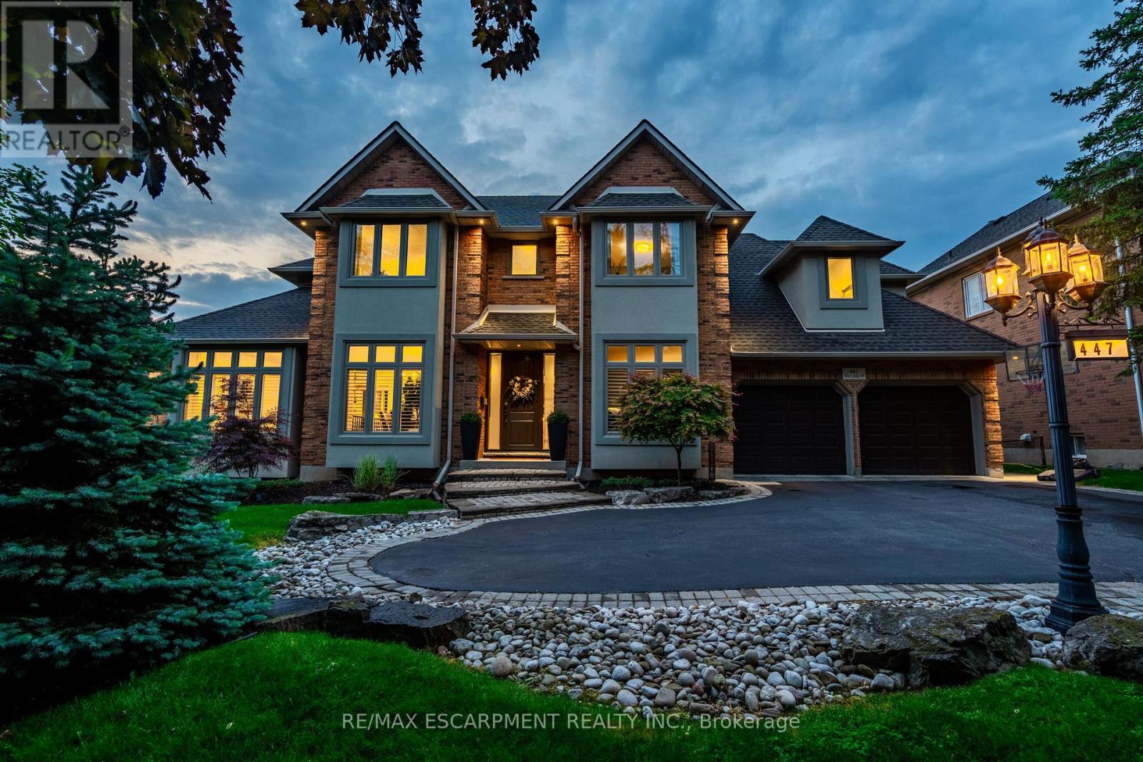 447 Golf Links Rd, Hamilton, ON L9G 4X6
