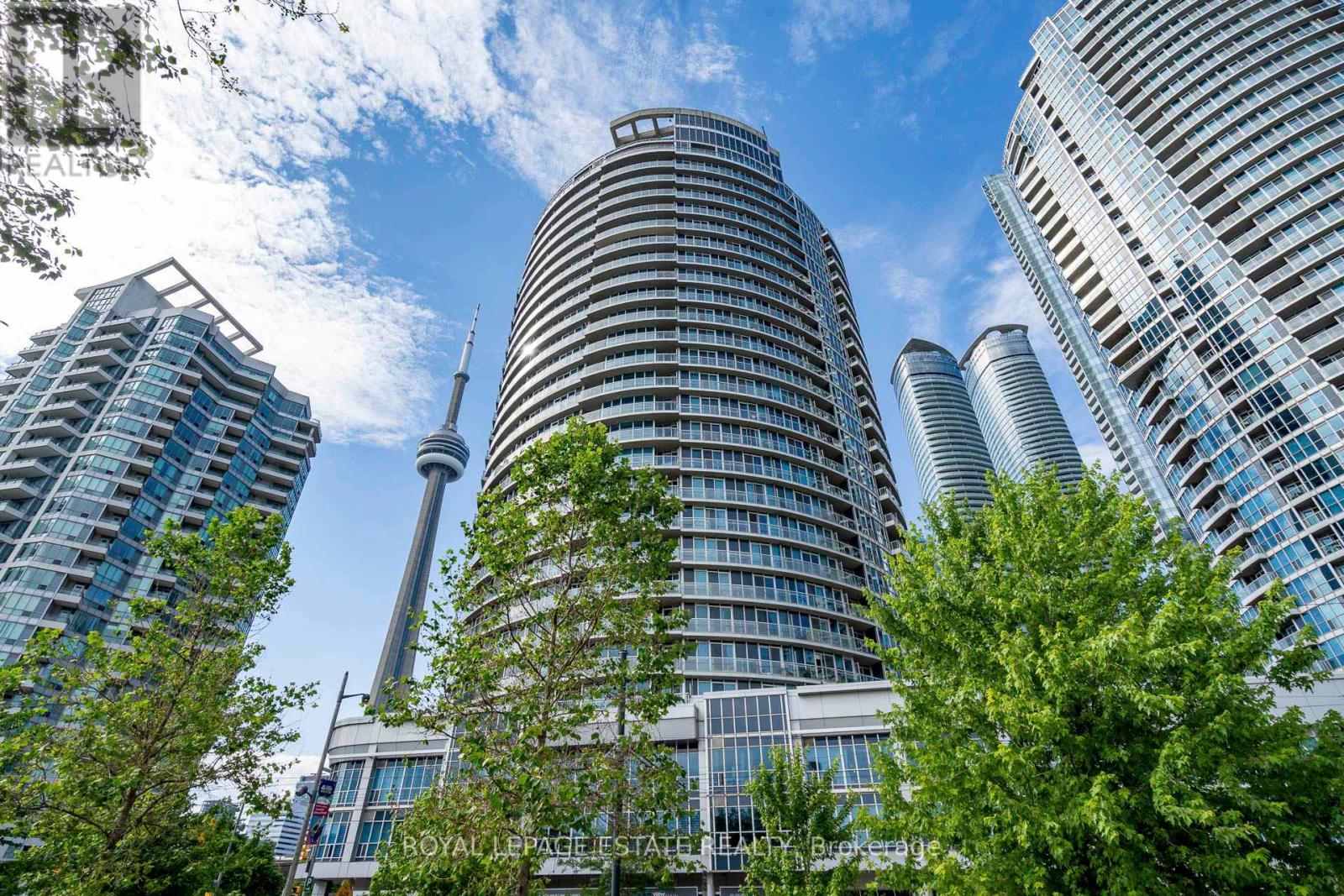 402 218 Queens Quay W, Toronto, ON M5J 2Y6