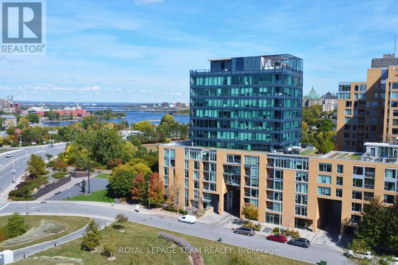 406 200 Lett St, Ottawa, ON K1R 0A7