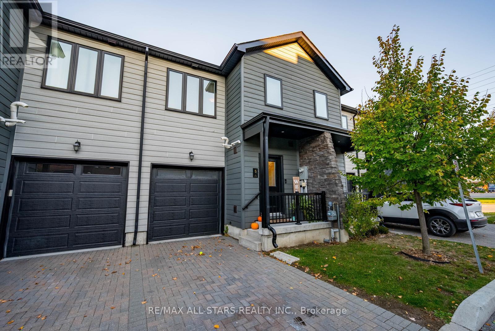 5 Stonehart Ln #20 Ln, Barrie, ON L4M 7E8