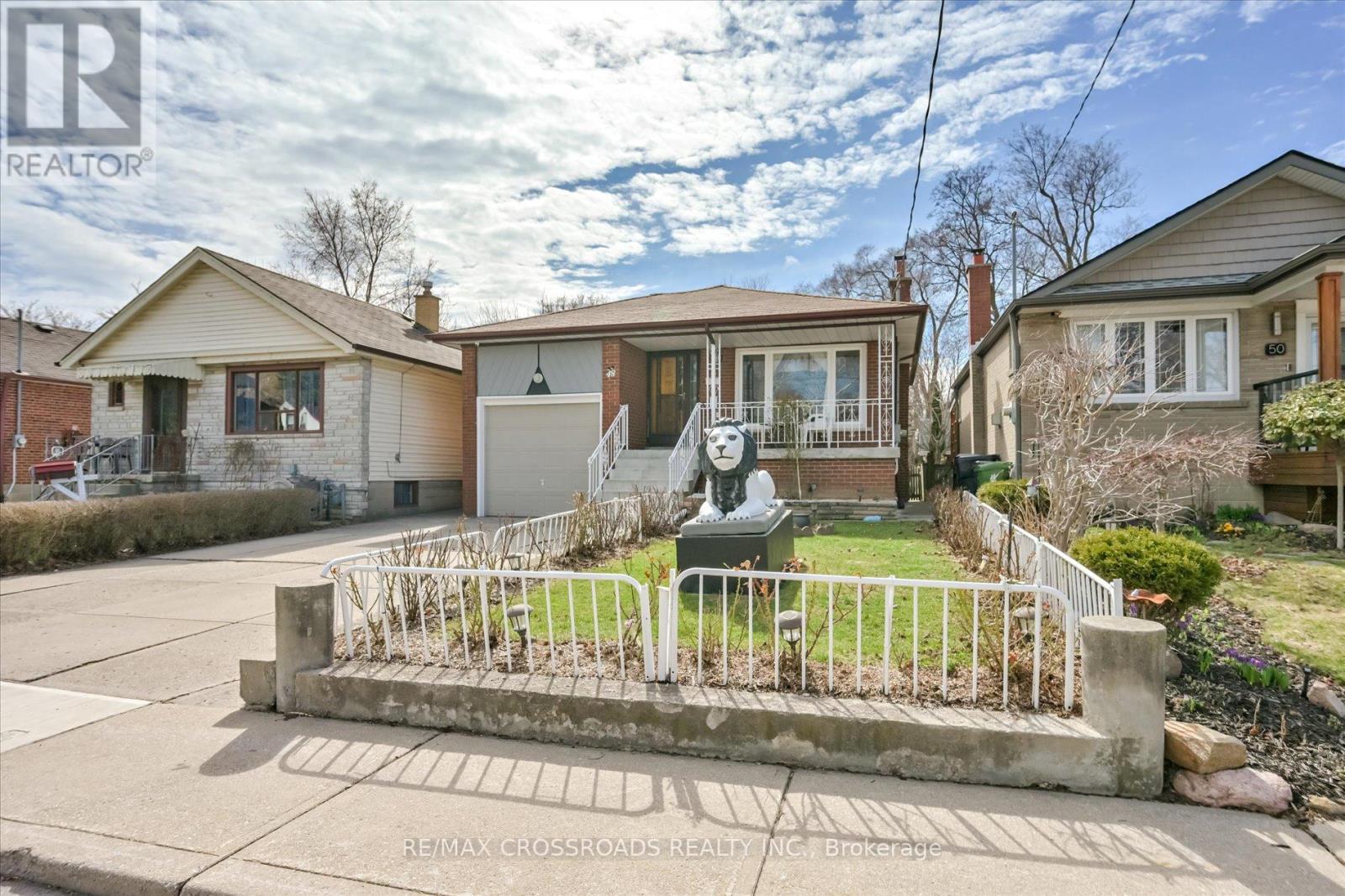 48 Phillip Ave, Toronto, ON M1N 3P9
