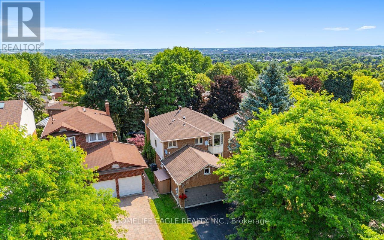 30 Moffat Cres, Aurora, ON L4G 4Z6