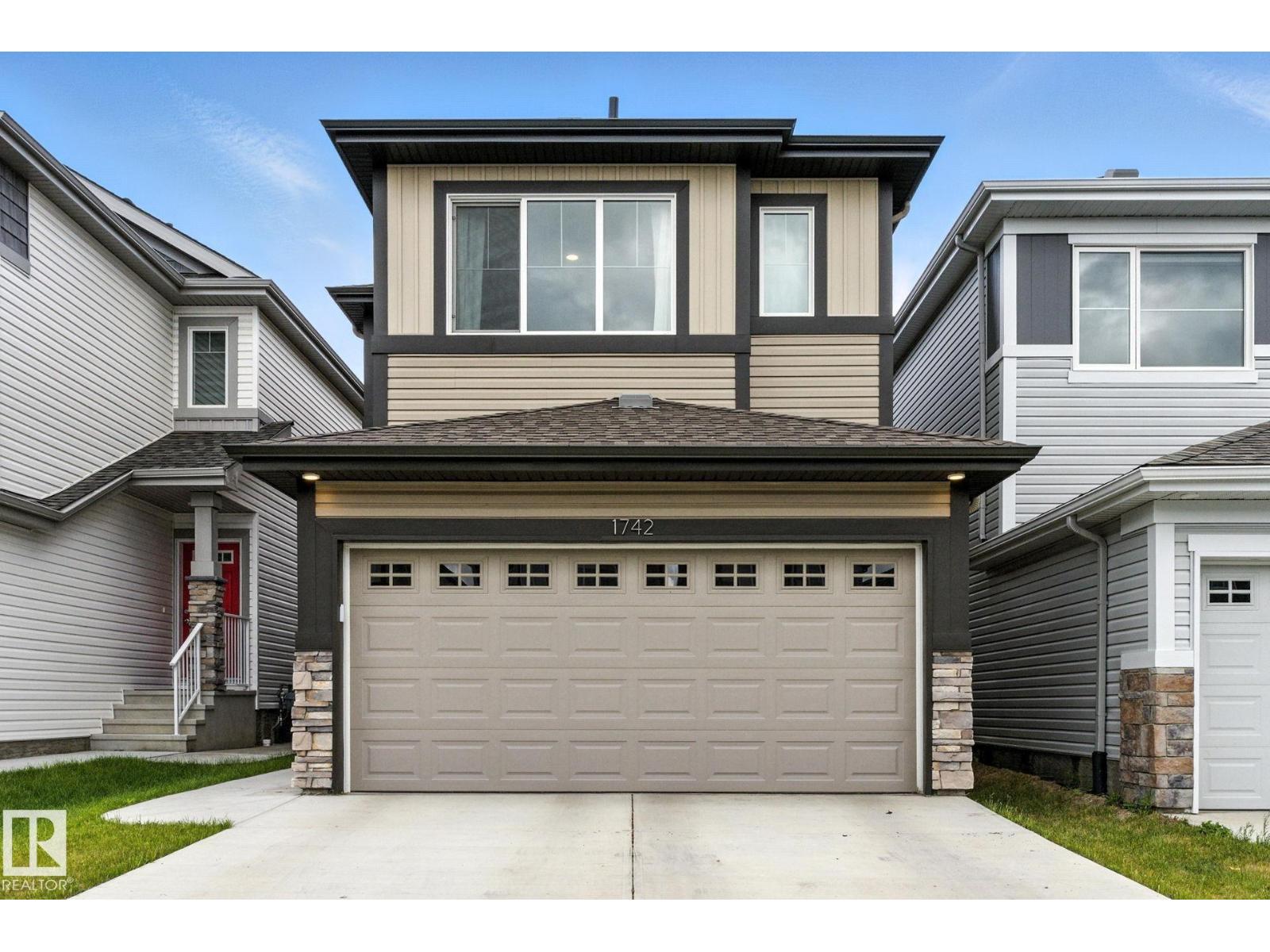 1742 Erker Way NW, Edmonton, AB T6M 1J2