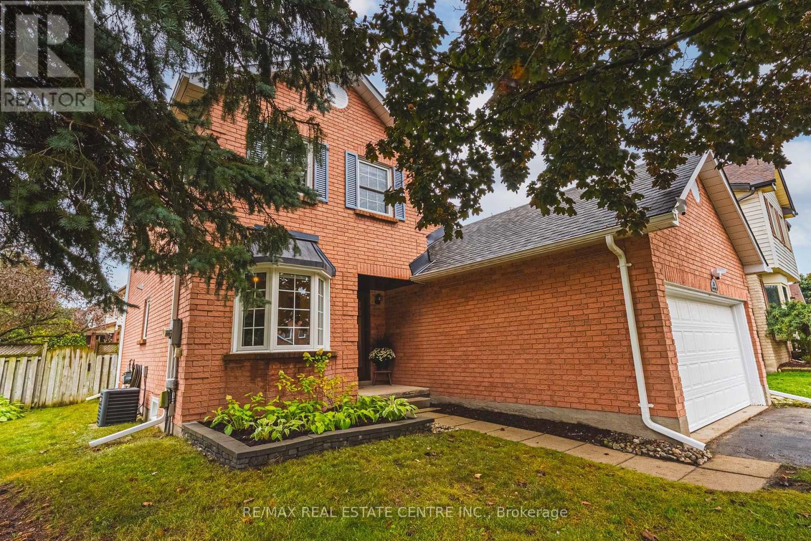 35 Cowan Blvd, Cambridge, ON N1T 1E6