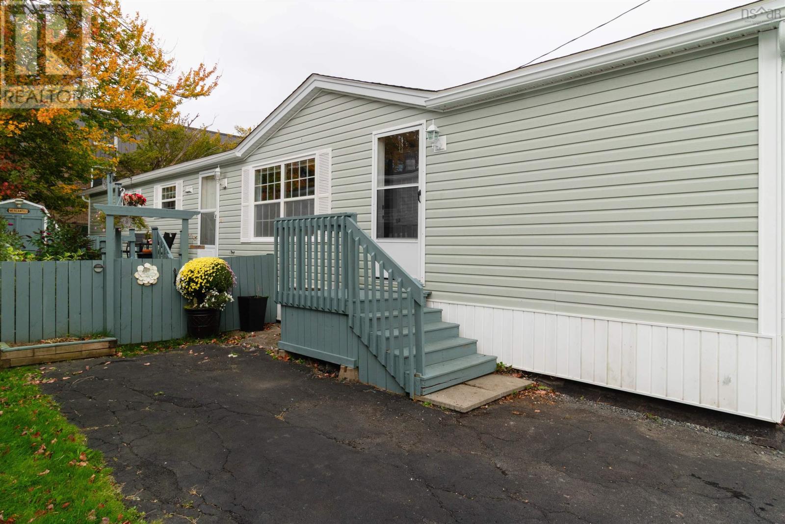 23 Shamrock Dr, Halifax, NS B3M 3A5