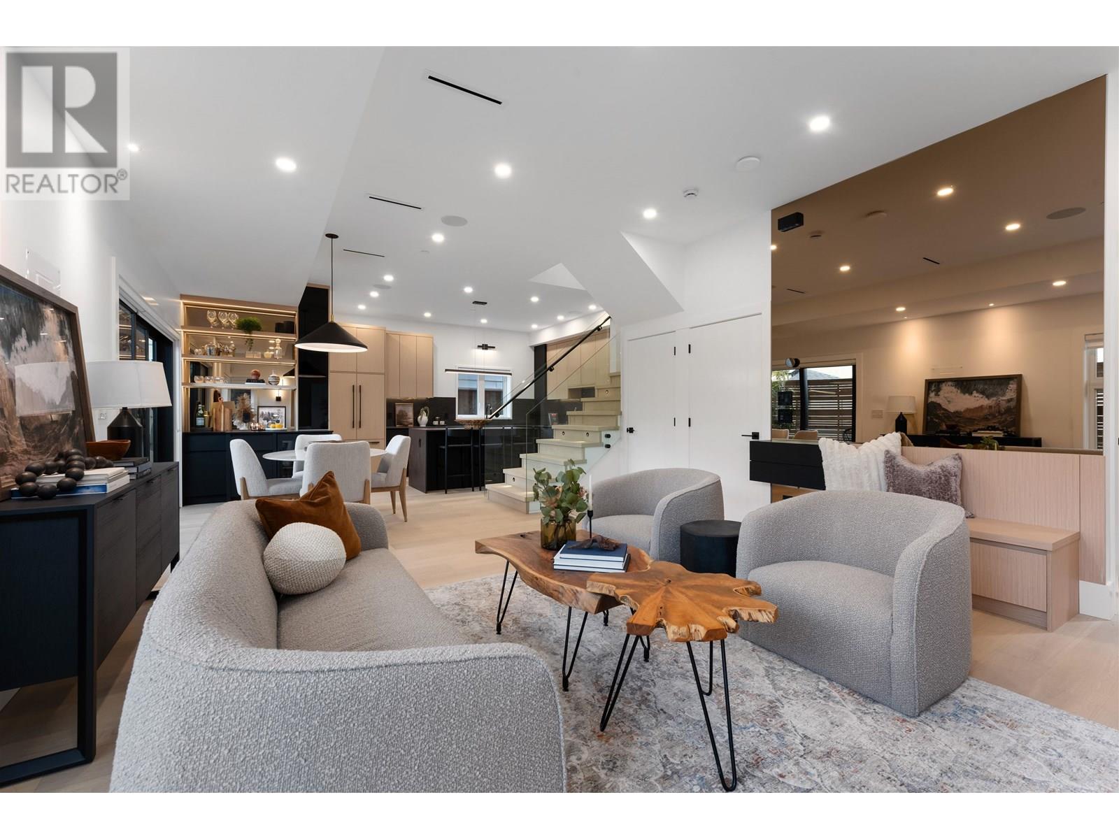 371 E 33rd Avenue Unit 6, Vancouver, BC V5V 2Z8