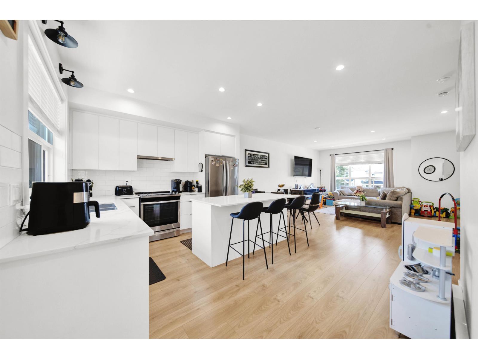 19255 Aloha Drive Unit 10, Surrey, BC V4N 6T8