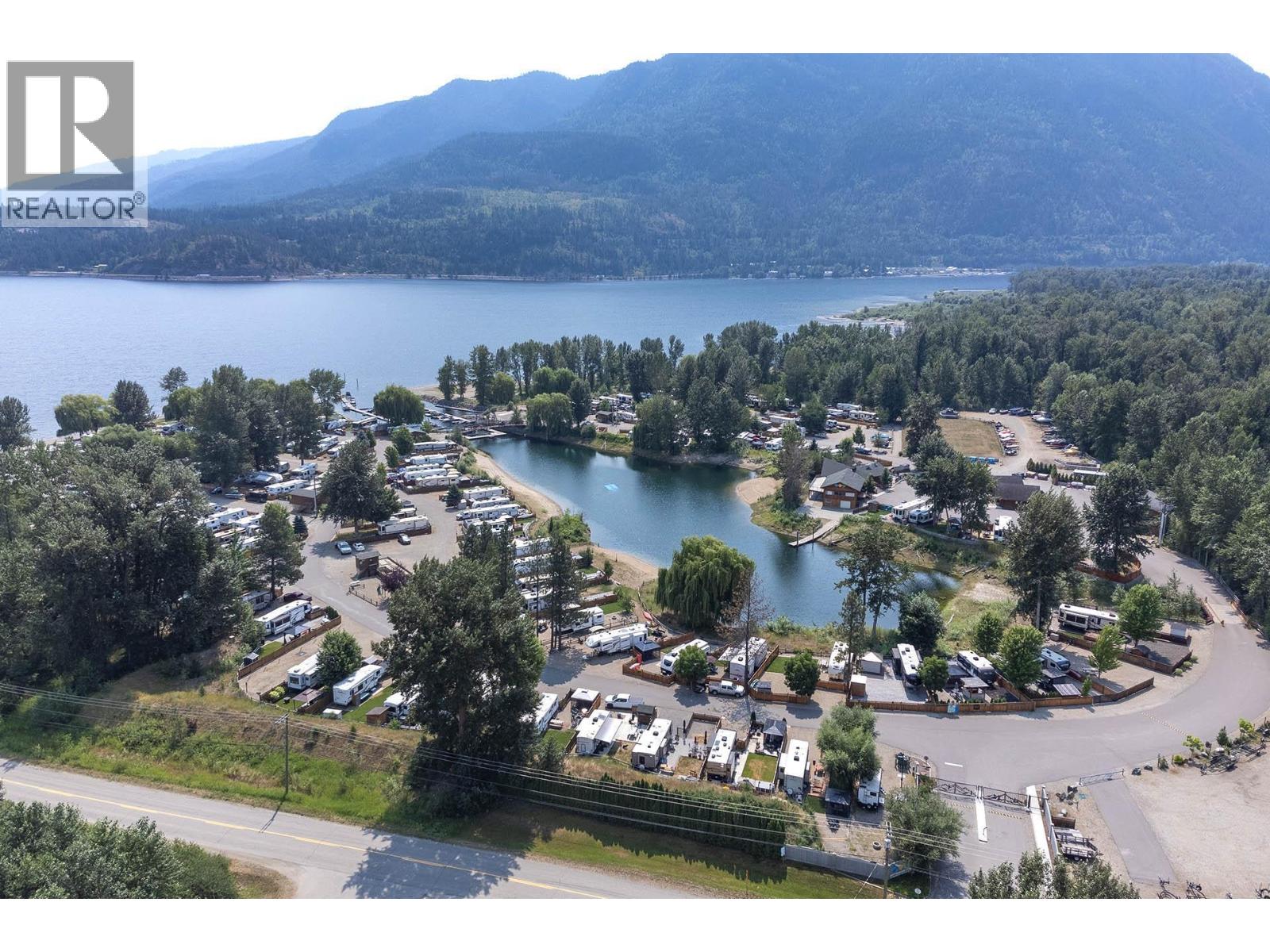 17 Osprey Ln, Lee Creek, BC V0E 1M4