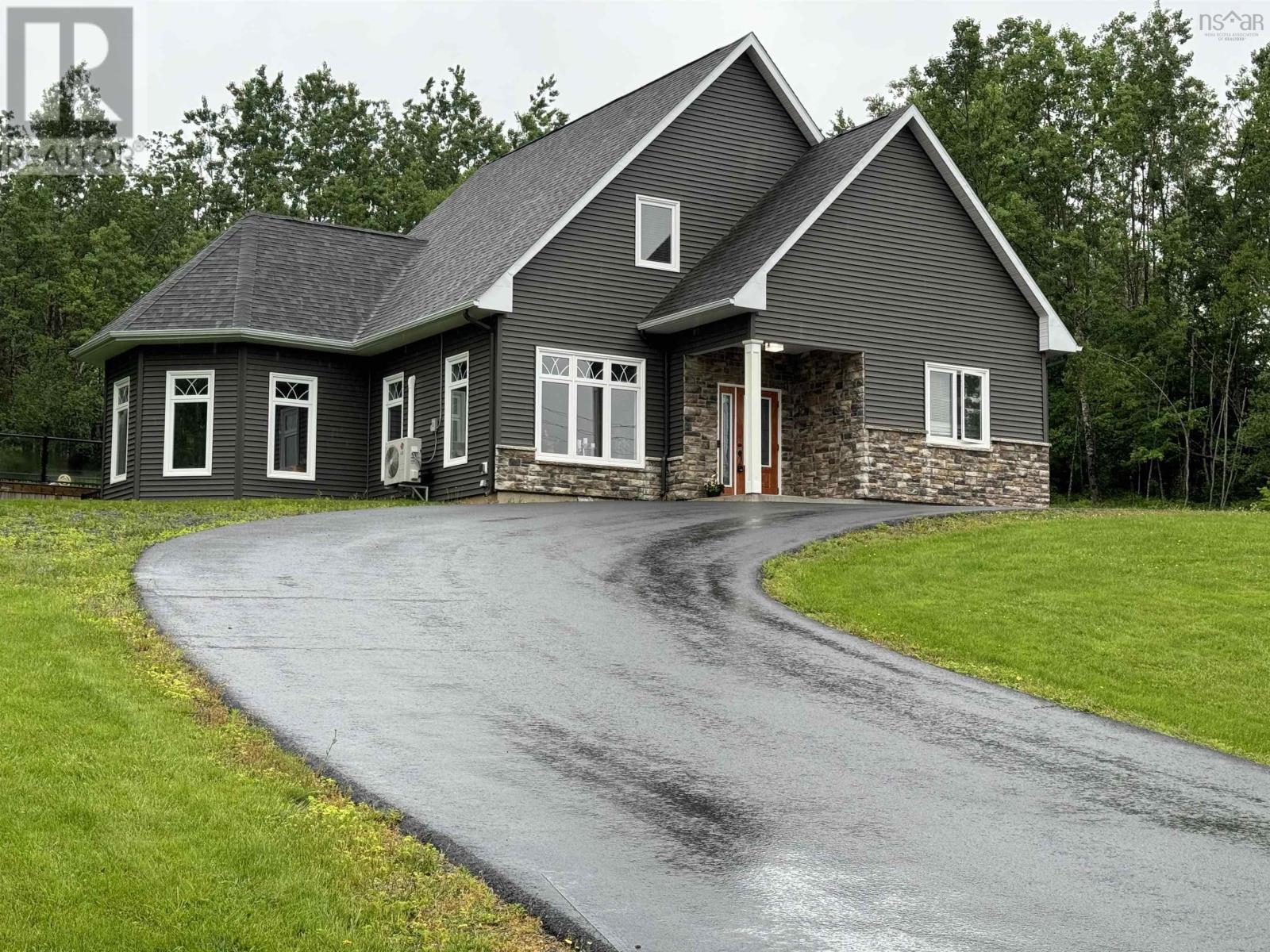 77 Fir Ave, Truro, NS B2N 6P6