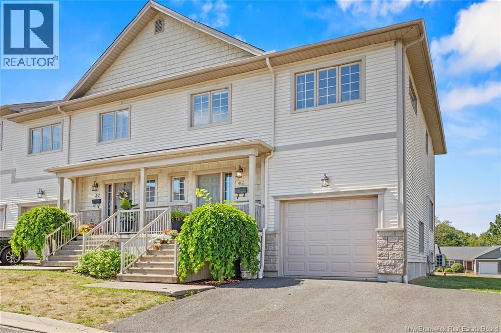 41 Huntingdon Cir, Fredericton, NB E3B 0M1