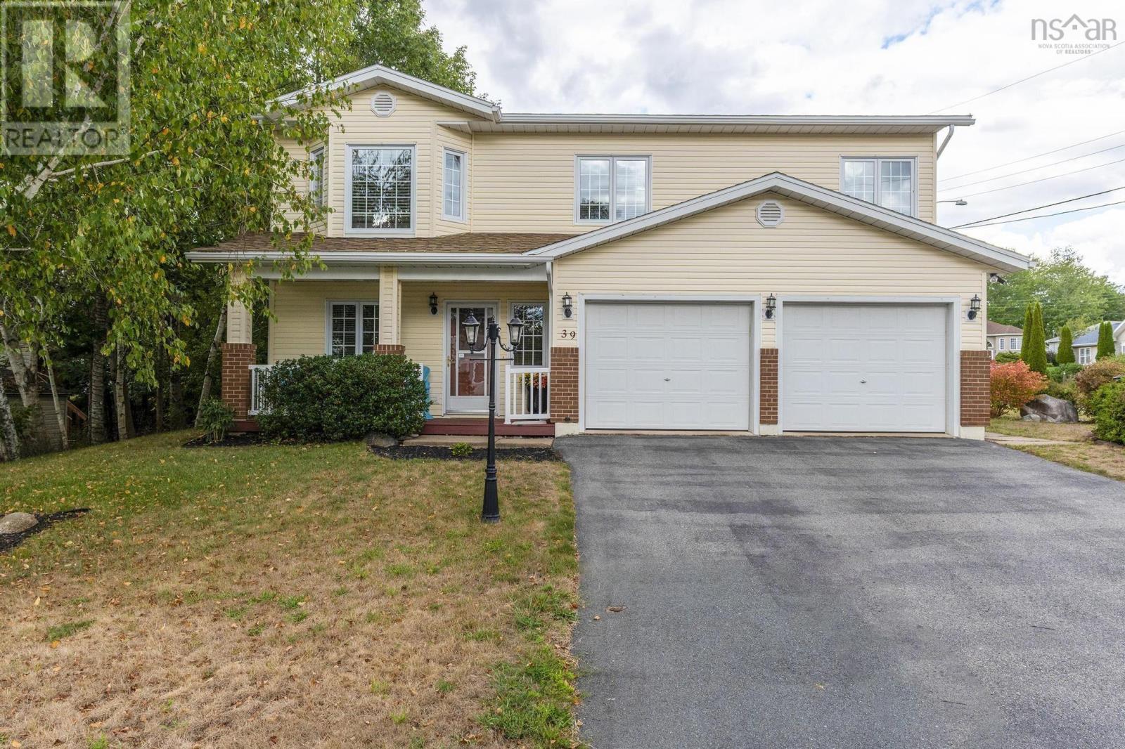 39 Ridgecrest Dr, Bridgewater, NS B4V 3V8