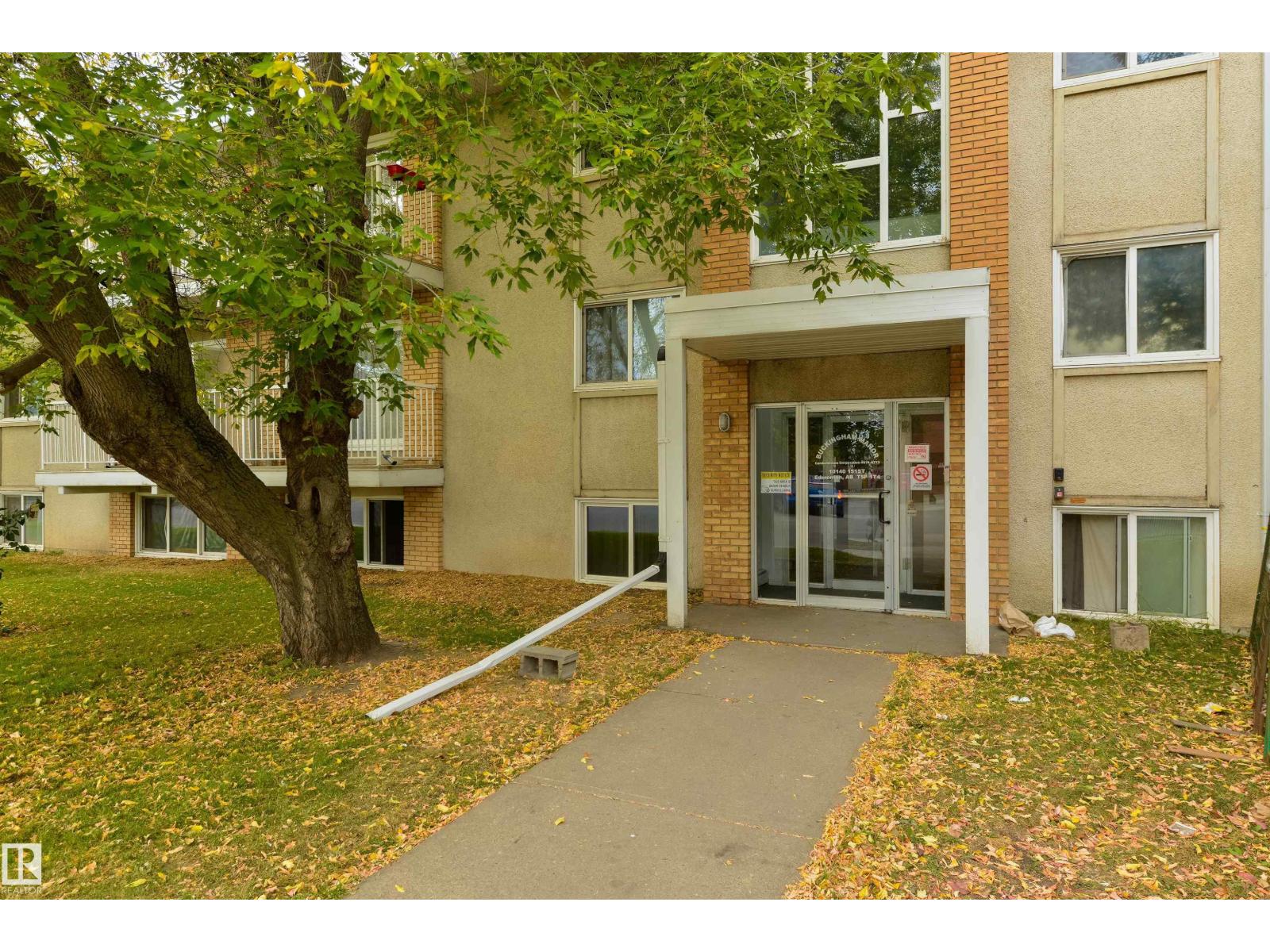 10140 151 Street Northwest #301, Edmonton, AB T5P 1T4