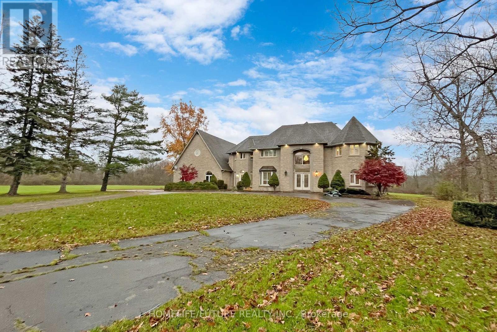 82 Pearson Rd, Welland, ON L3B 5N4