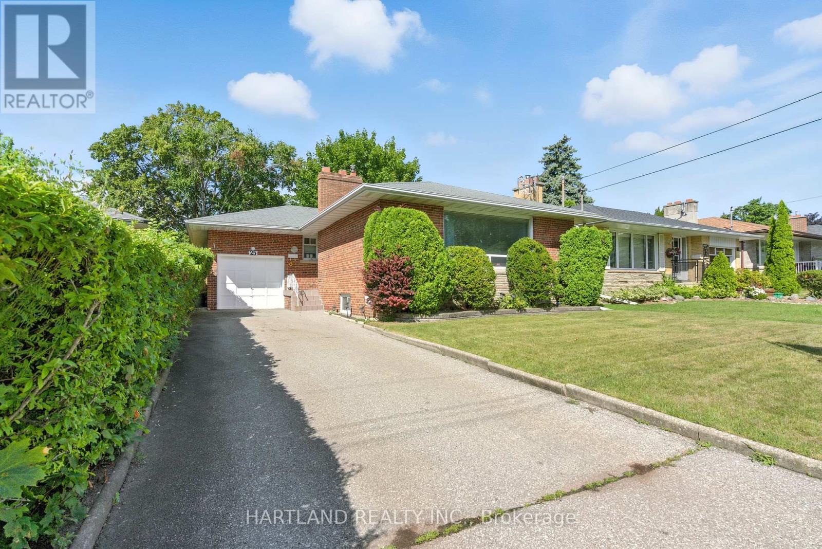 25 Rowse Cres, Toronto, ON M9P 3L4