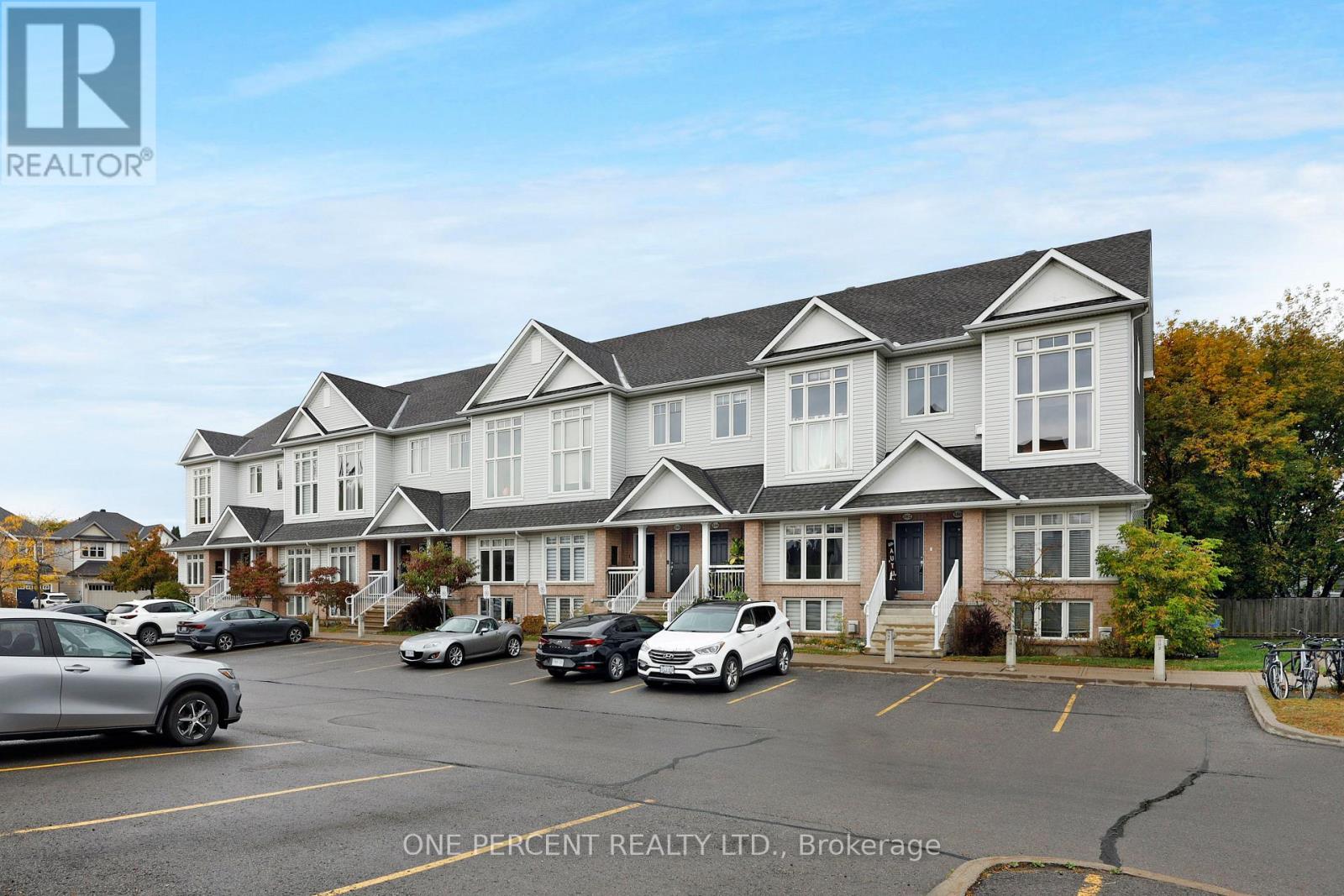 24 382 Galston Private, Ottawa, ON K1W 0G3