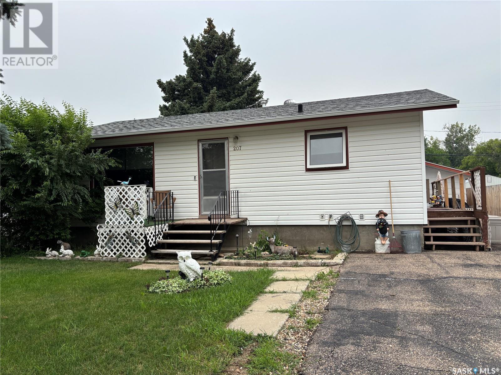 207 Griffin St, Maple Creek, SK S0N 1N0