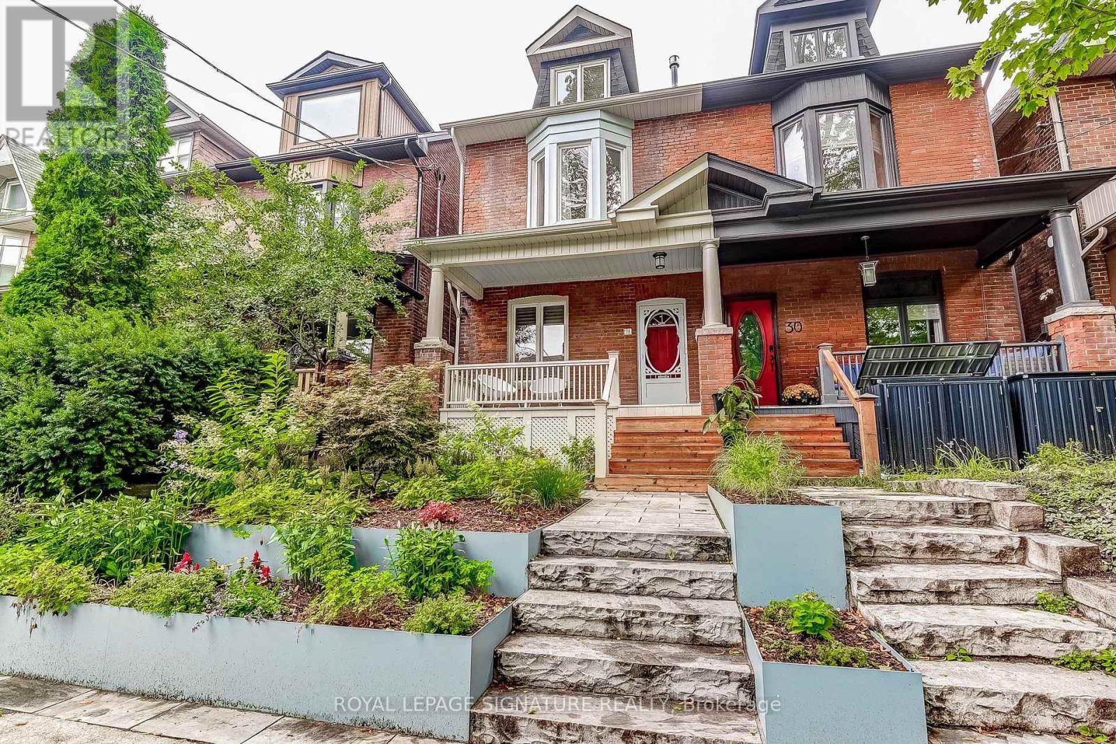 28 Garnock Ave, Toronto, ON M4K 1M2