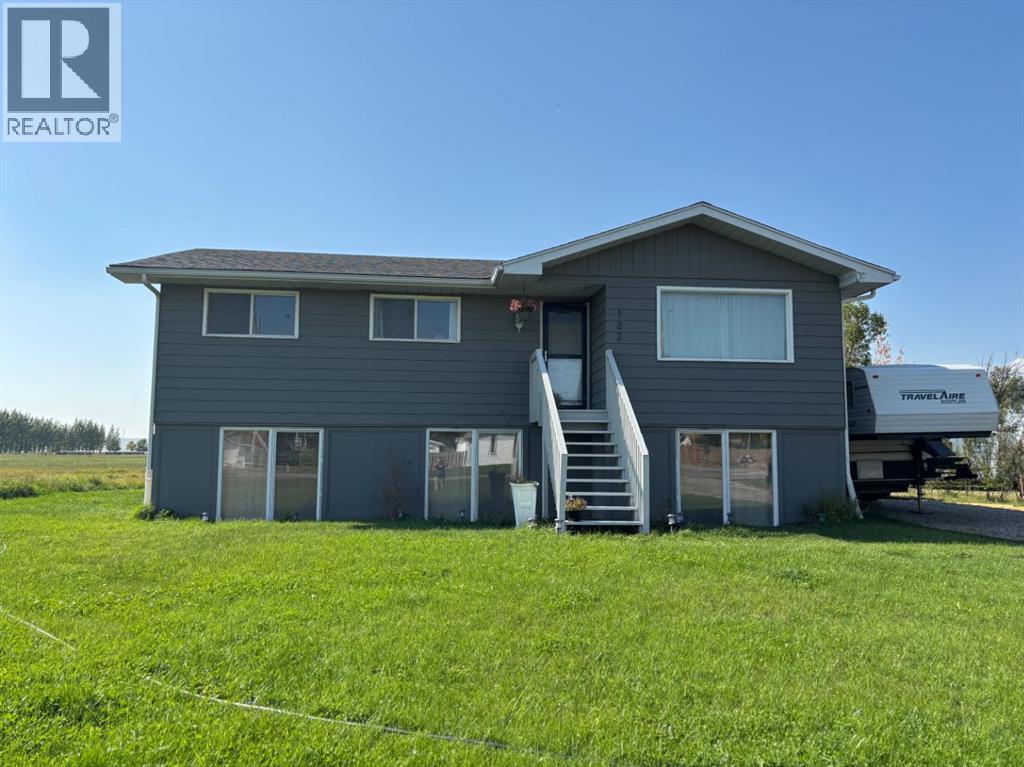 122 S 3 St W, Magrath, AB T0K 1J0