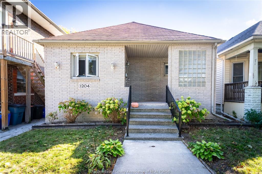 1204 Lincoln, Windsor, ON N8Y 2H8