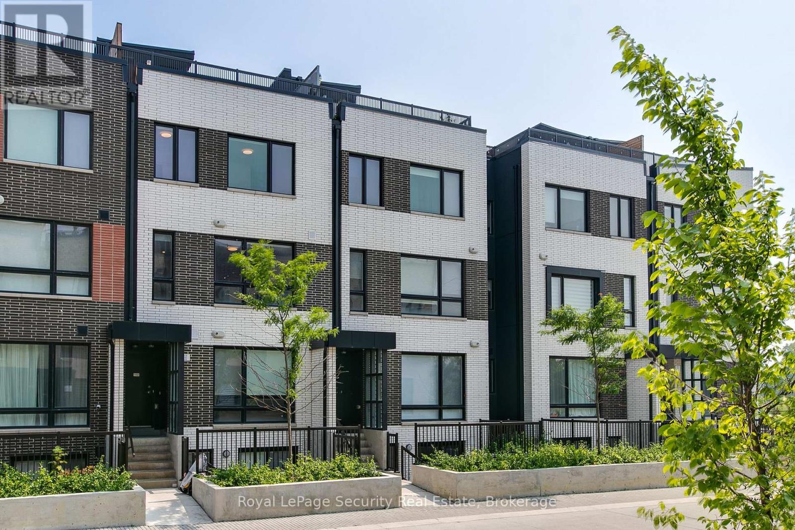 40 Ed Clark Gdns #22 Gdns, Toronto, ON M6N 0B5