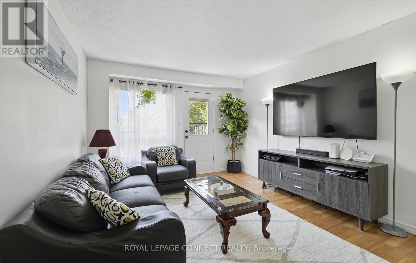 94 960 Glen St, Oshawa, ON L1J 6E8