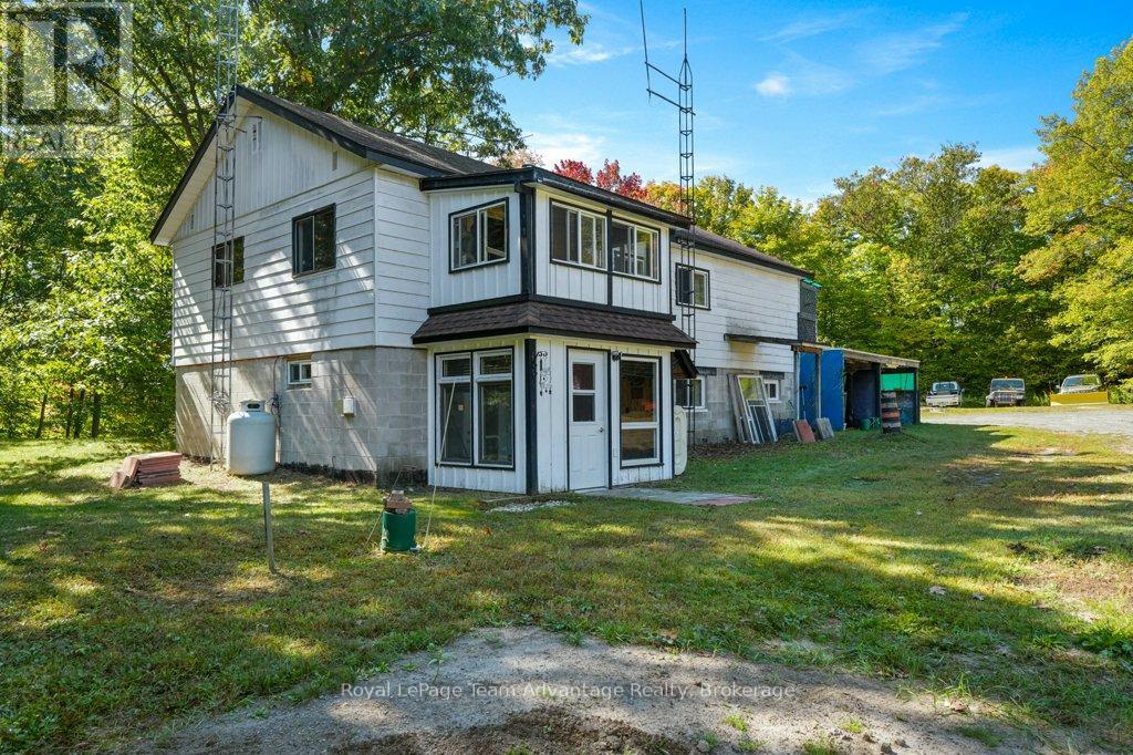 18 Horseshoe Lake Rd, Seguin, ON P2A 2W8