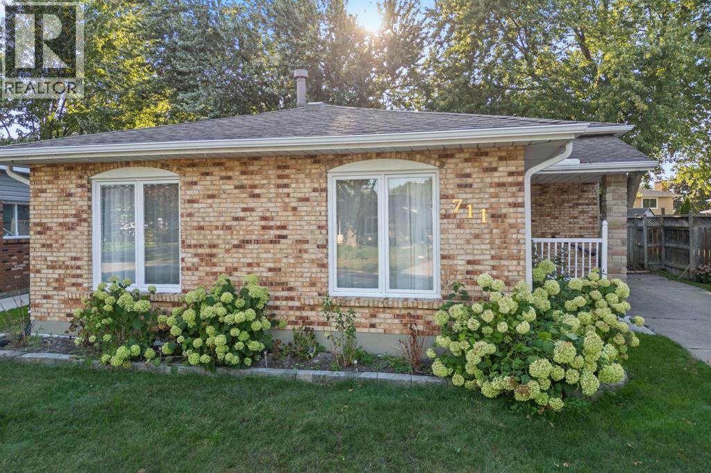 711 Frost Ct, Sarnia, ON N7S 4H2