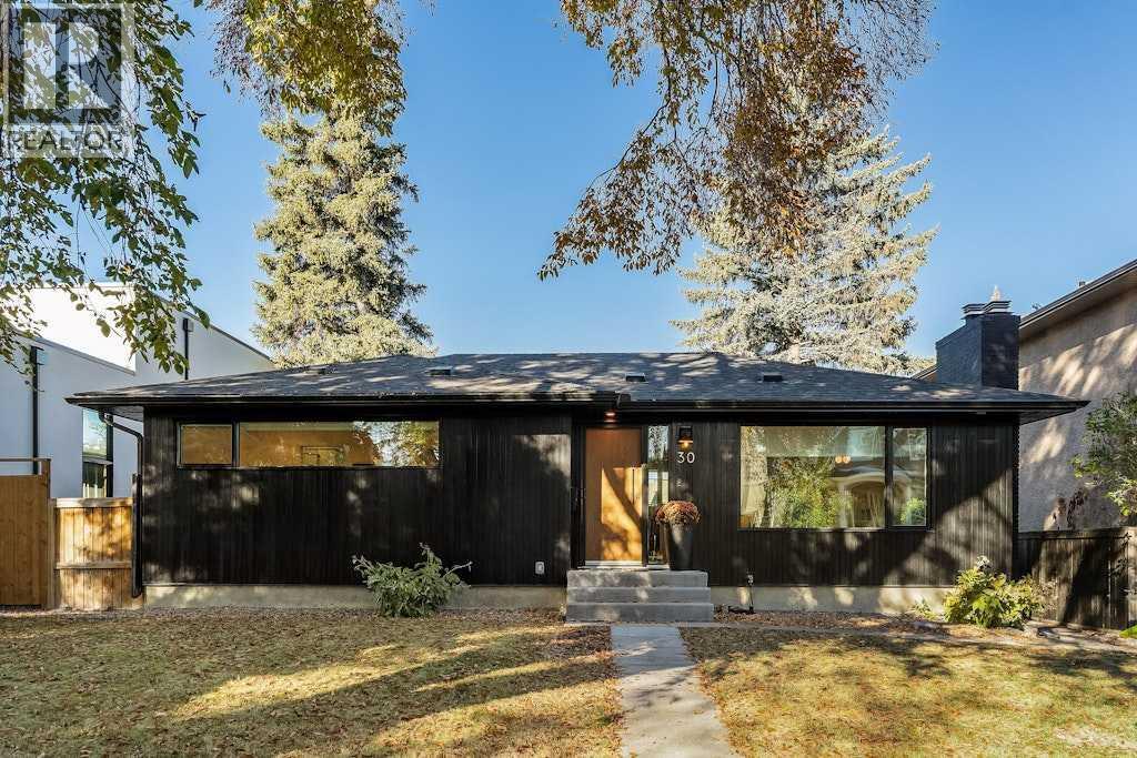 30 Lissington Dr SW, Calgary, AB T3E 5E1