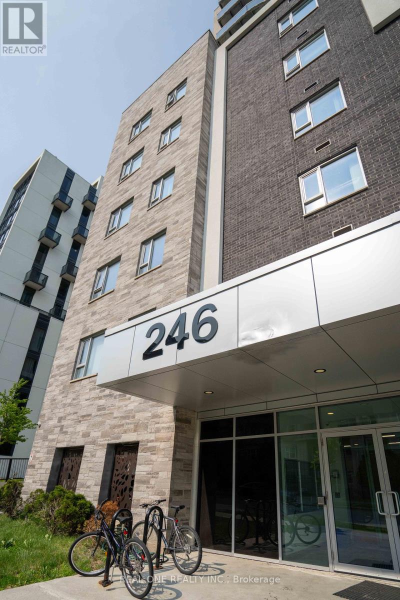 902 246 Lester St, Waterloo, ON N2L 0H1