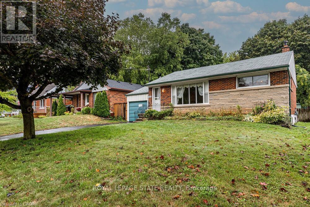 22 Dunning Ct, Hamilton, ON L9H 4K6