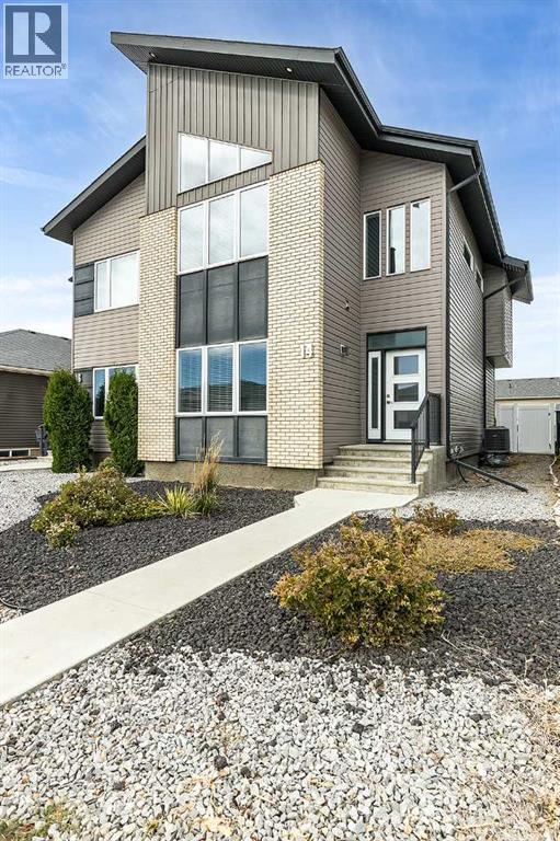 14 Somerset Rd SE, Medicine Hat, AB T1B 0G5