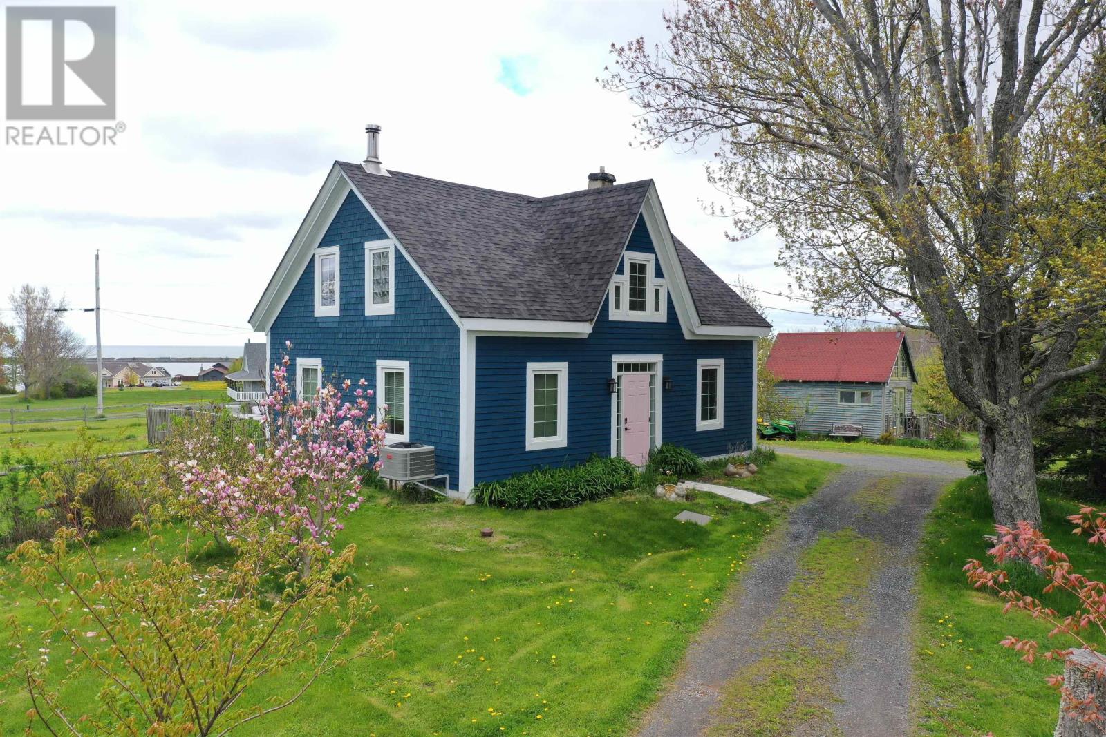 72 Sea Oats Dr, New Glasgow, NS B2H 5C4