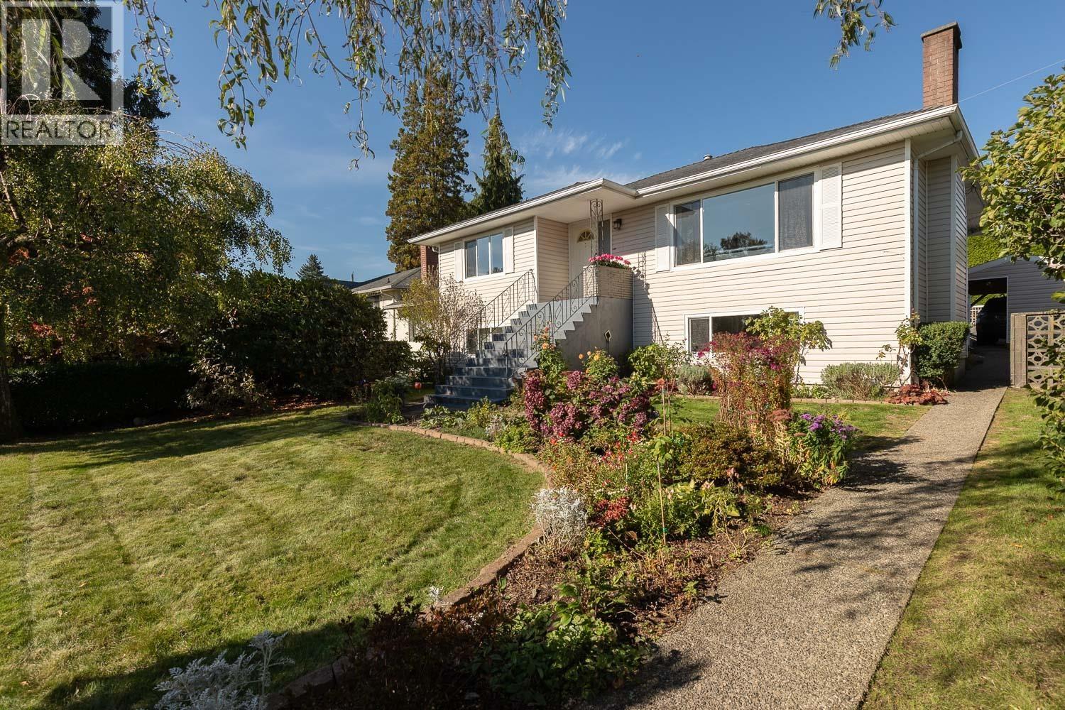 6465 Dawson St, Burnaby, BC V5B 2W7
