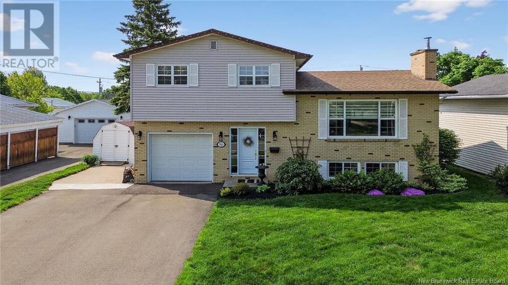 96 Columbus Ave, Moncton, NB E1A 5E4
