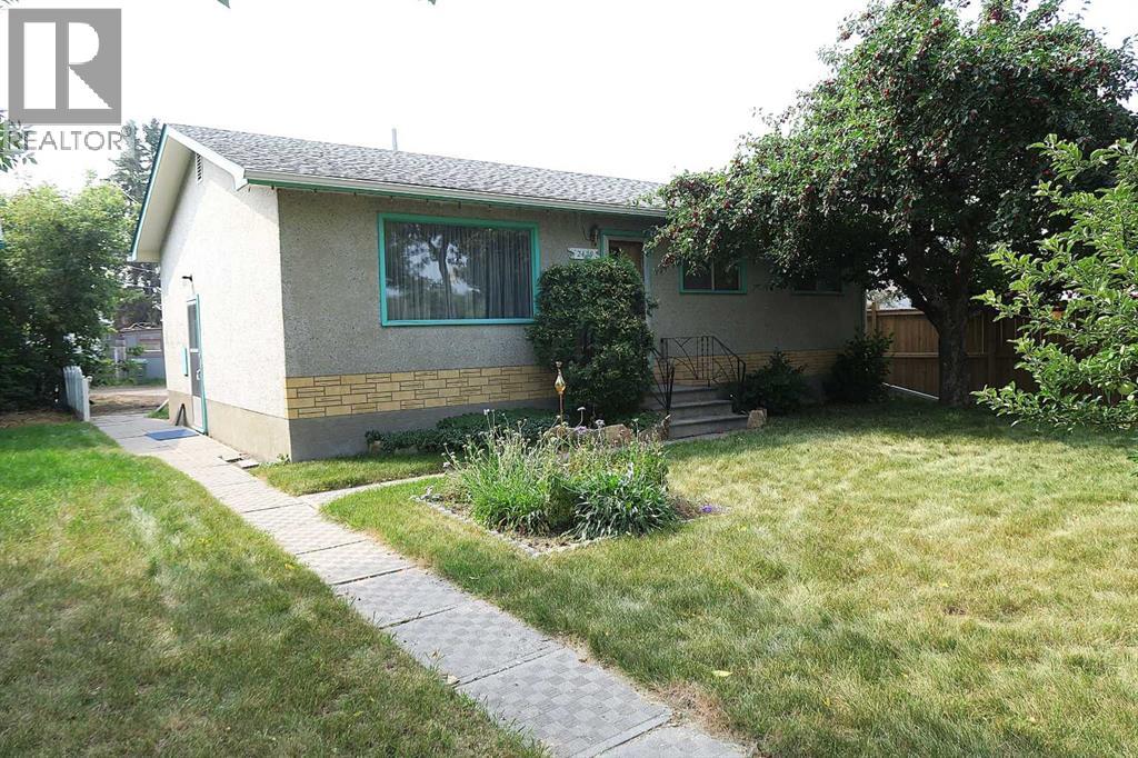 2429 Holly Dr SE, Calgary, AB T2B 1S7