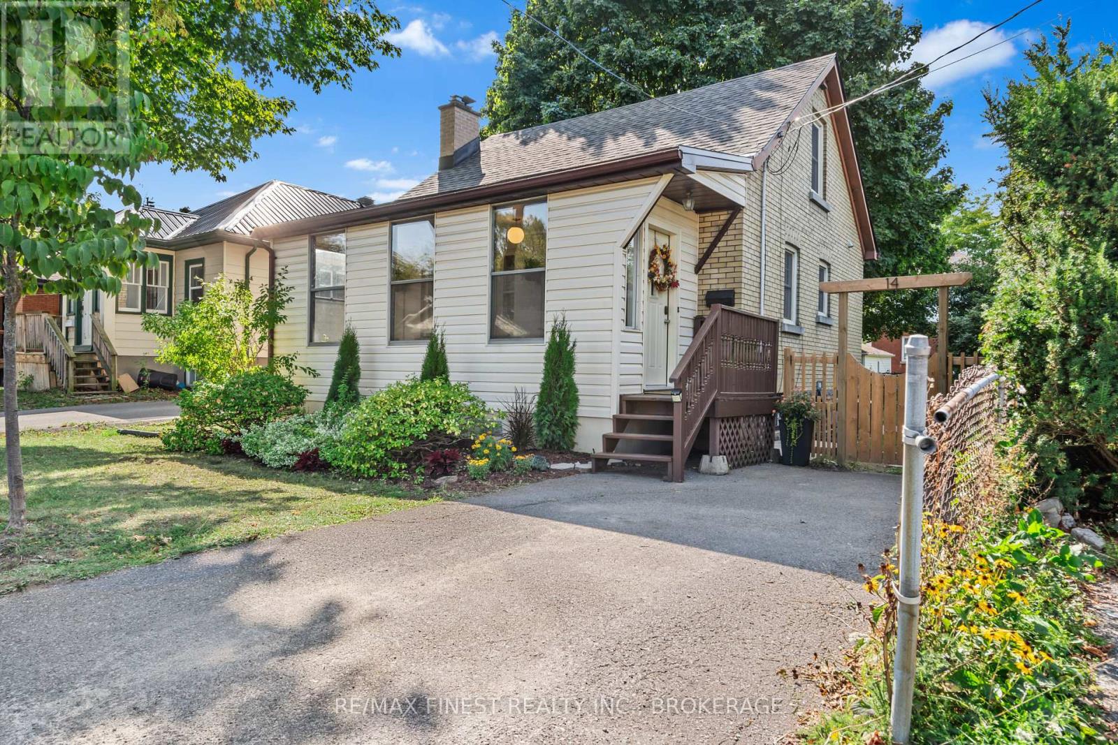 14 Graham Ave, Kingston, ON K7L 4H3