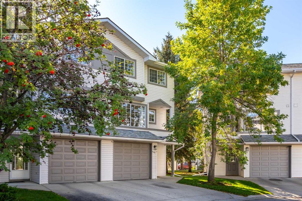 51 Kingsland Villas SW, Calgary, AB T2V 5J9